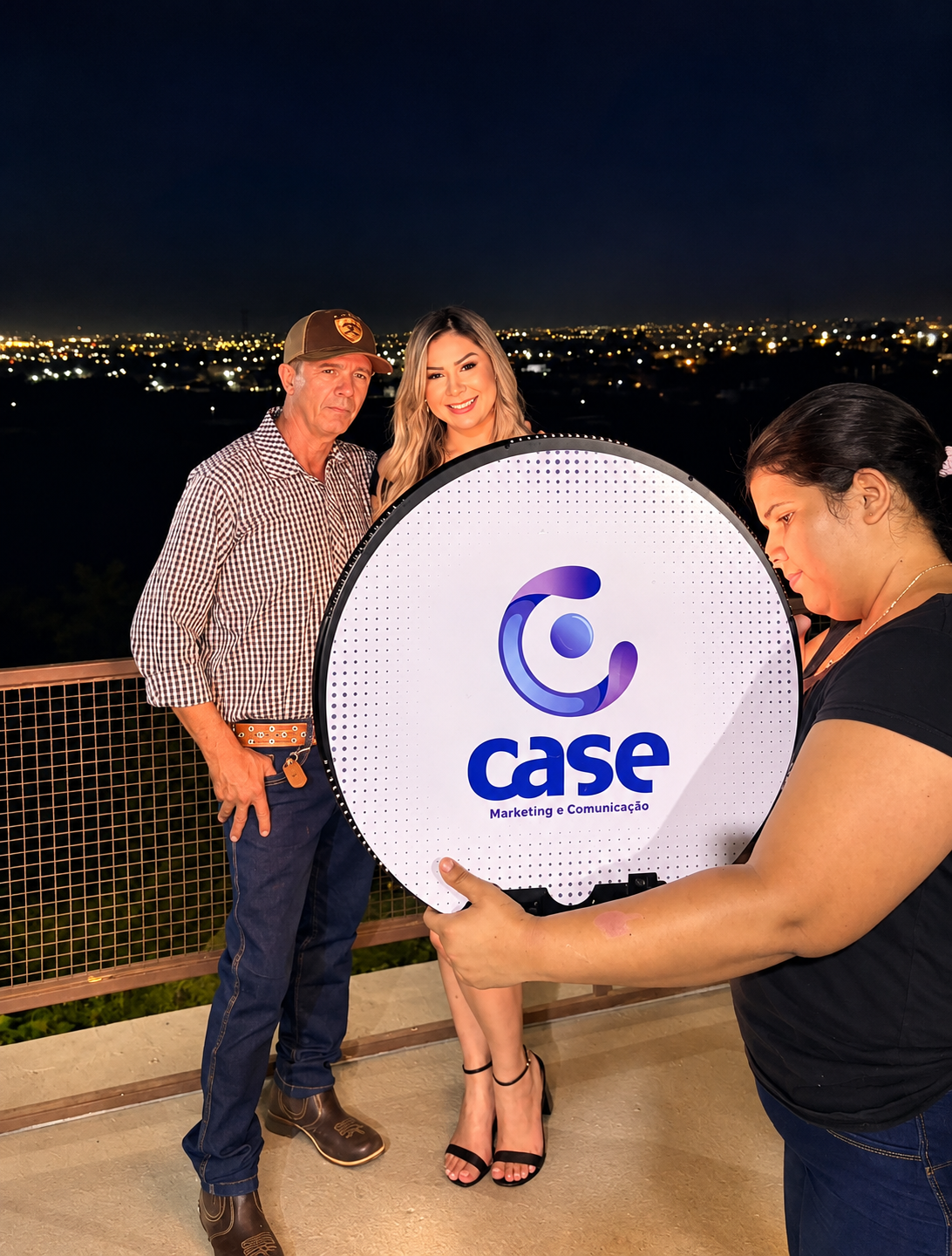 Evento Noturno com Painel Luminoso
